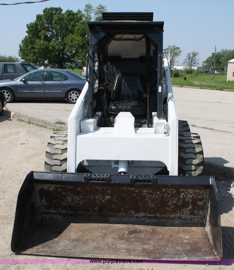 image for item 4977 1990 Bobcat 843 skid steer