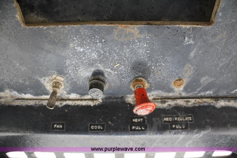 image for item 4977 1990 Bobcat 843 skid steer