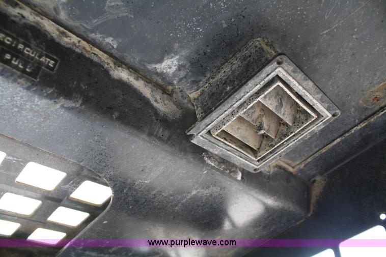 image for item 4977 1990 Bobcat 843 skid steer