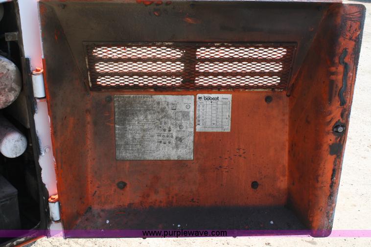 image for item 4977 1990 Bobcat 843 skid steer