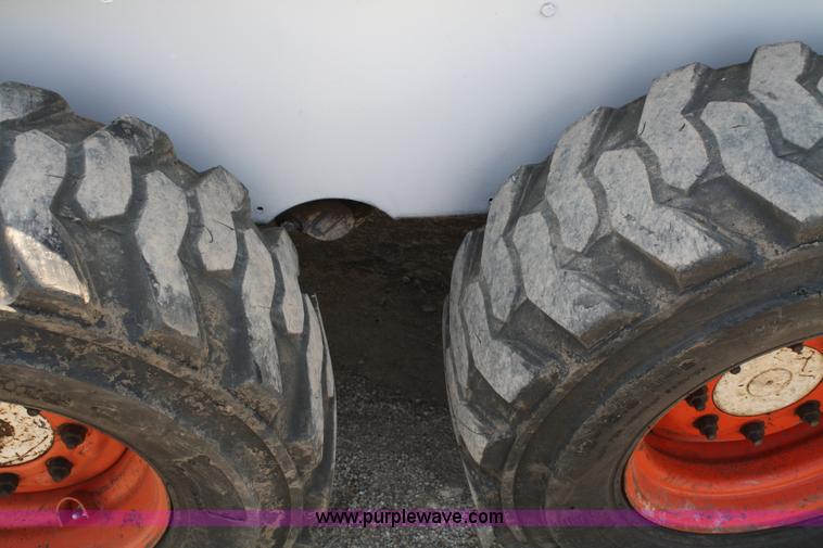 image for item 4977 1990 Bobcat 843 skid steer