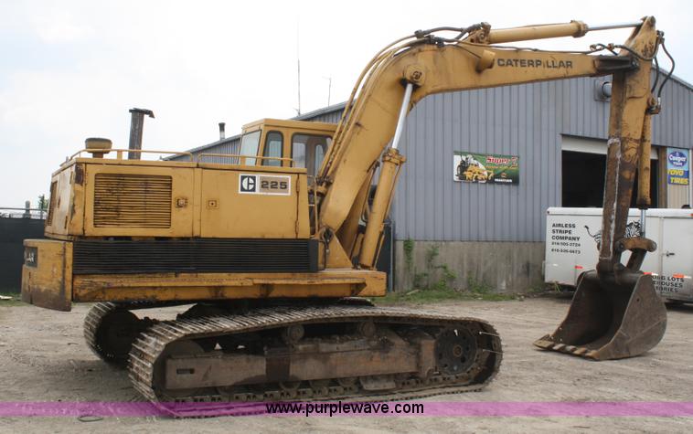 image for item 4978 1973 Caterpillar 225 excavator