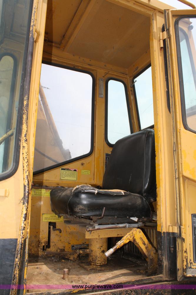 image for item 4978 1973 Caterpillar 225 excavator