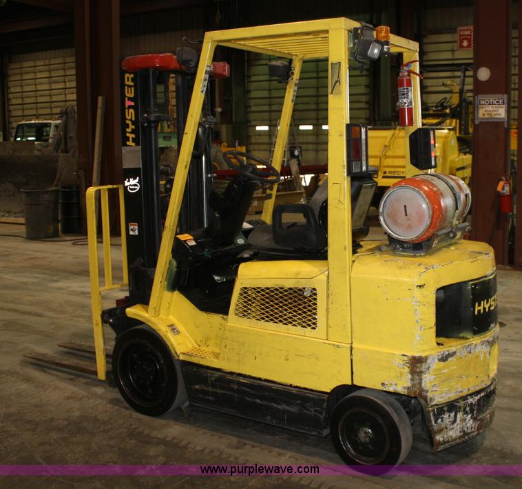 2000 Hyster 550XM forklift in Kansas City, KS Item 5066 sold Purple