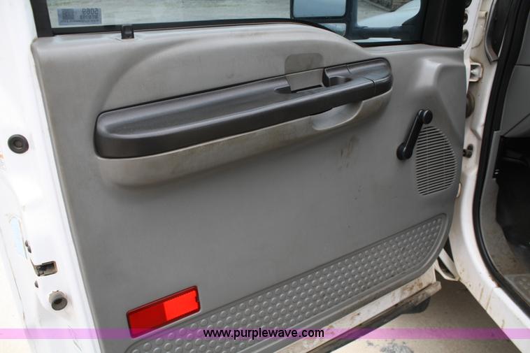 image for item 5069 2005 Ford F450 Super Duty extended cab pickup truck