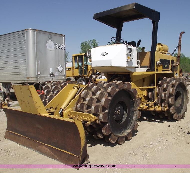 image for item 5515 Muller TC-18 articulating sheeps foot roller