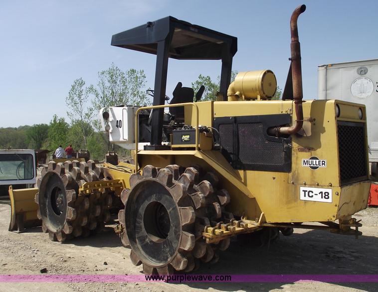 image for item 5515 Muller TC-18 articulating sheeps foot roller