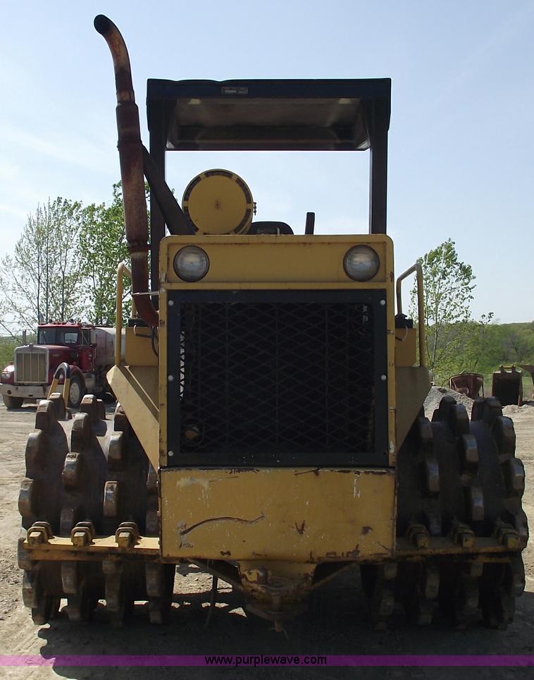 image for item 5515 Muller TC-18 articulating sheeps foot roller