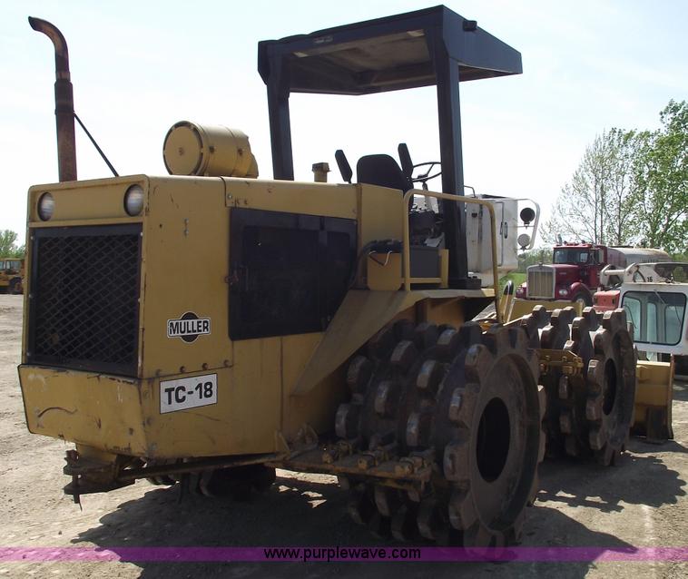 image for item 5515 Muller TC-18 articulating sheeps foot roller