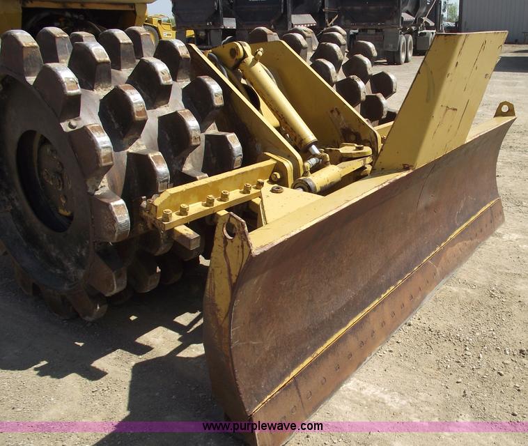 image for item 5515 Muller TC-18 articulating sheeps foot roller