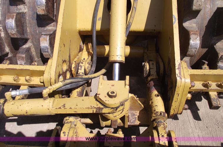 image for item 5515 Muller TC-18 articulating sheeps foot roller