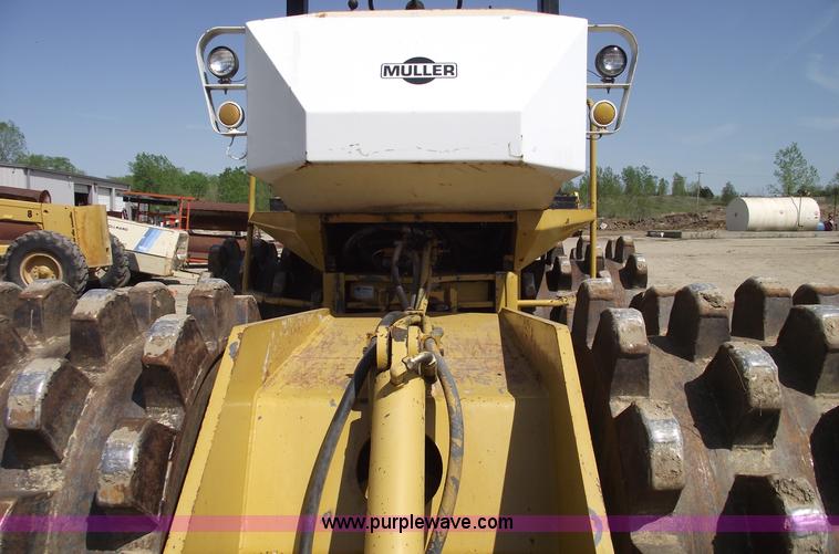 image for item 5515 Muller TC-18 articulating sheeps foot roller