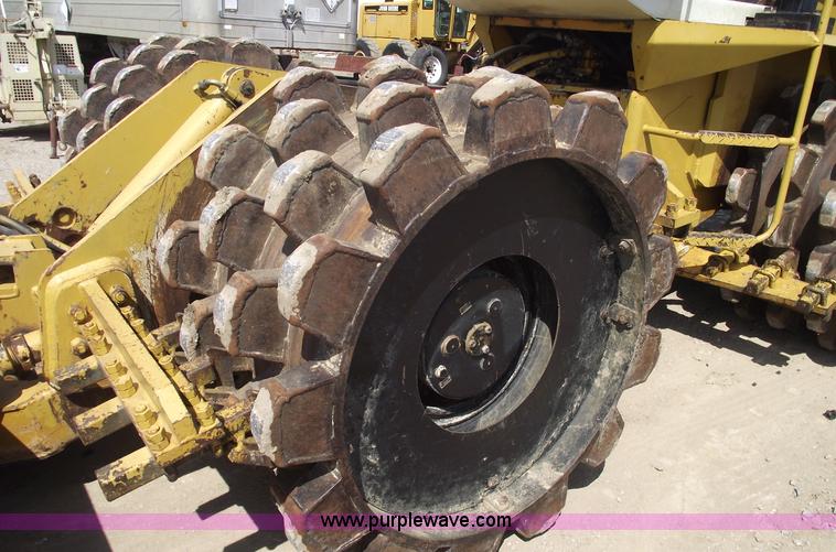 image for item 5515 Muller TC-18 articulating sheeps foot roller