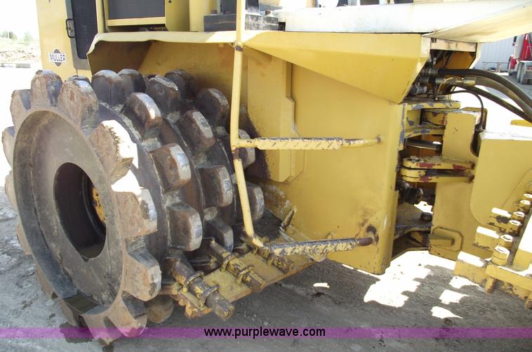 image for item 5515 Muller TC-18 articulating sheeps foot roller