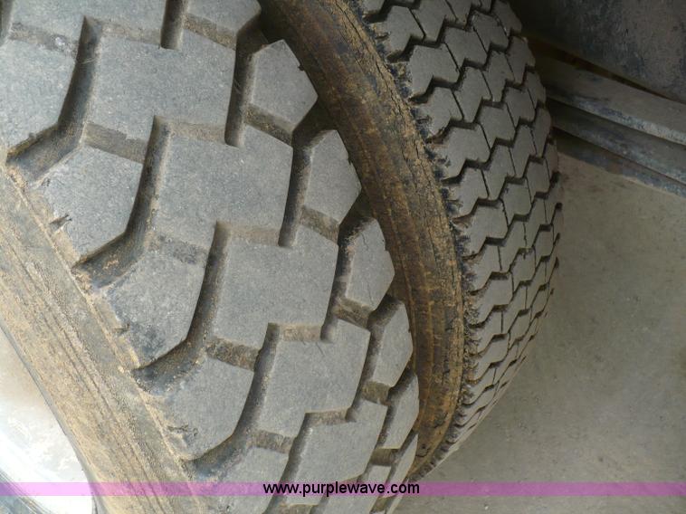 image for item 5879 1990 Chevrolet Kodiak C7H042