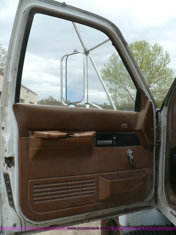 image for item 5879 1990 Chevrolet Kodiak C7H042