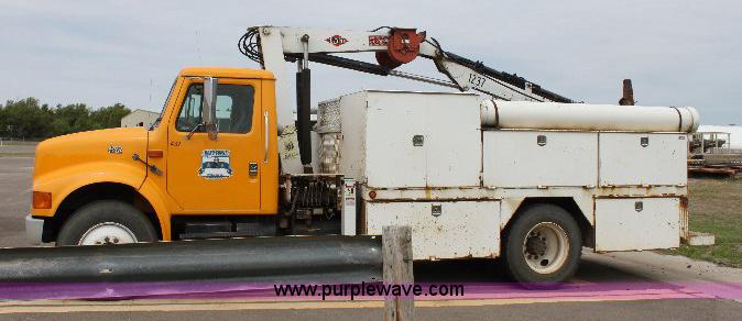 image for item 6833 2000 International 4700 service truck