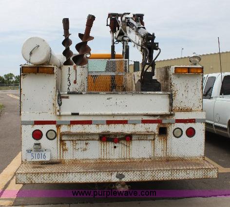 image for item 6833 2000 International 4700 service truck