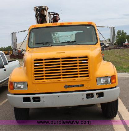 image for item 6833 2000 International 4700 service truck