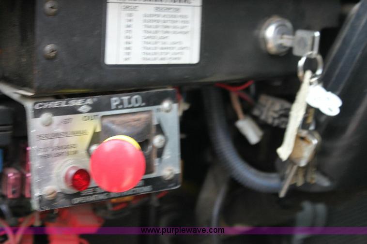 image for item 6833 2000 International 4700 service truck