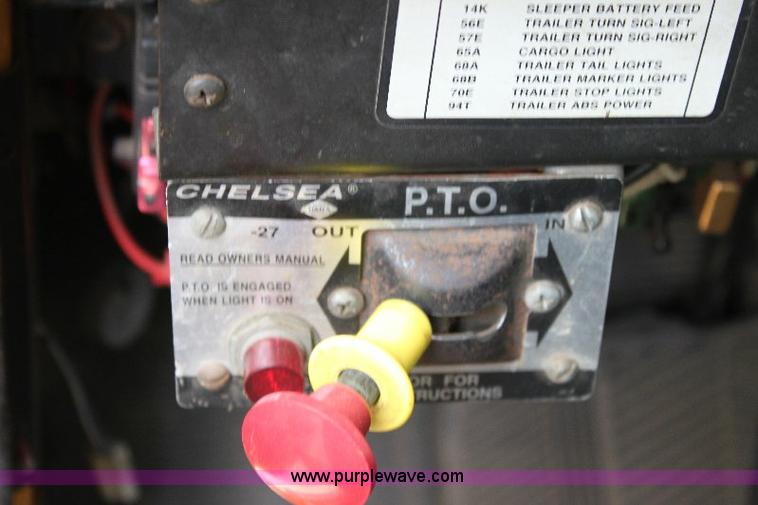 image for item 6833 2000 International 4700 service truck