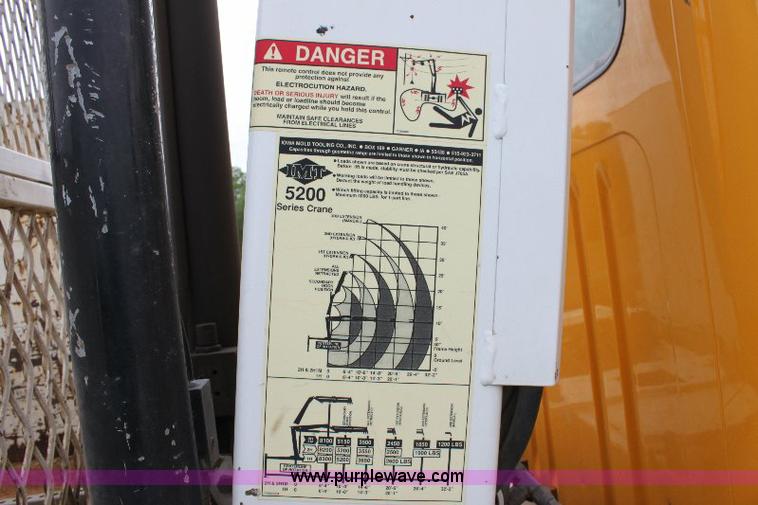 image for item 6833 2000 International 4700 service truck