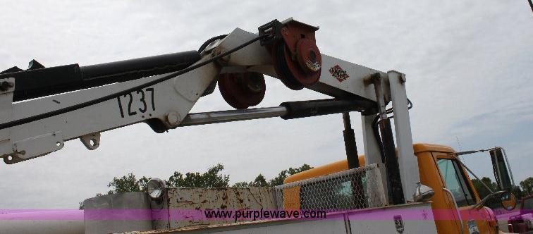 image for item 6833 2000 International 4700 service truck