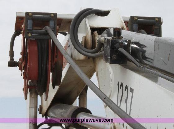 image for item 6833 2000 International 4700 service truck