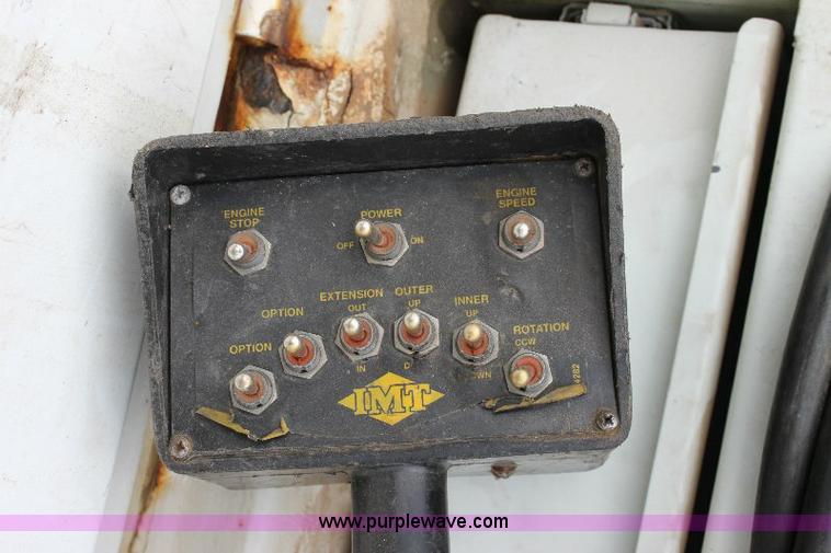 image for item 6833 2000 International 4700 service truck