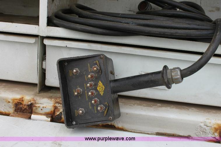 image for item 6833 2000 International 4700 service truck