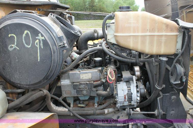 image for item 6833 2000 International 4700 service truck