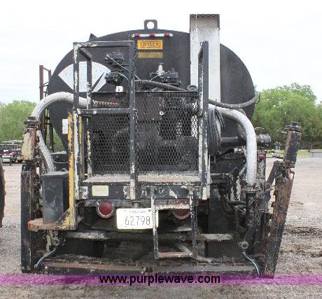 image for item 6839 1981 Ford LN8000 oil distributor truck