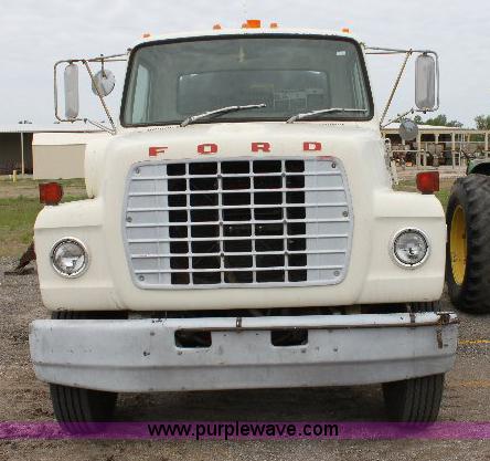 image for item 6839 1981 Ford LN8000 oil distributor truck
