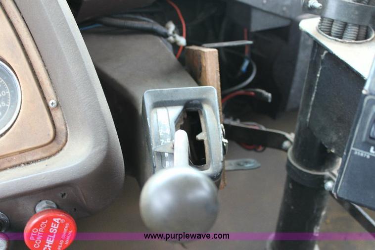 image for item 6839 1981 Ford LN8000 oil distributor truck