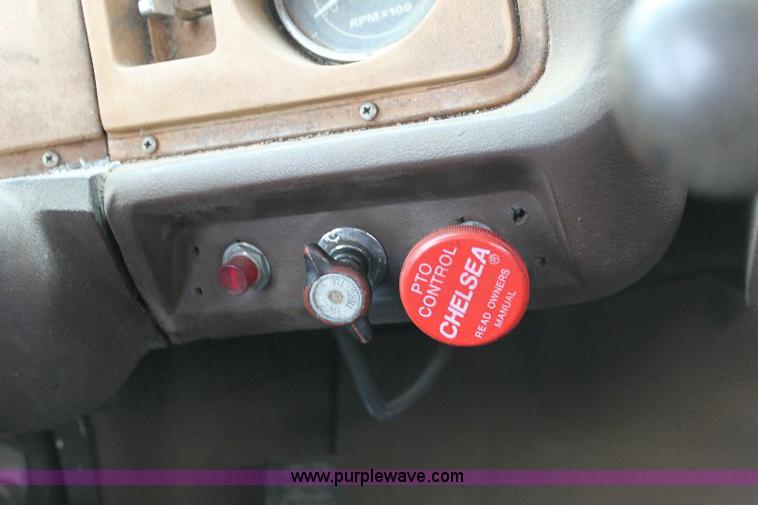 image for item 6839 1981 Ford LN8000 oil distributor truck