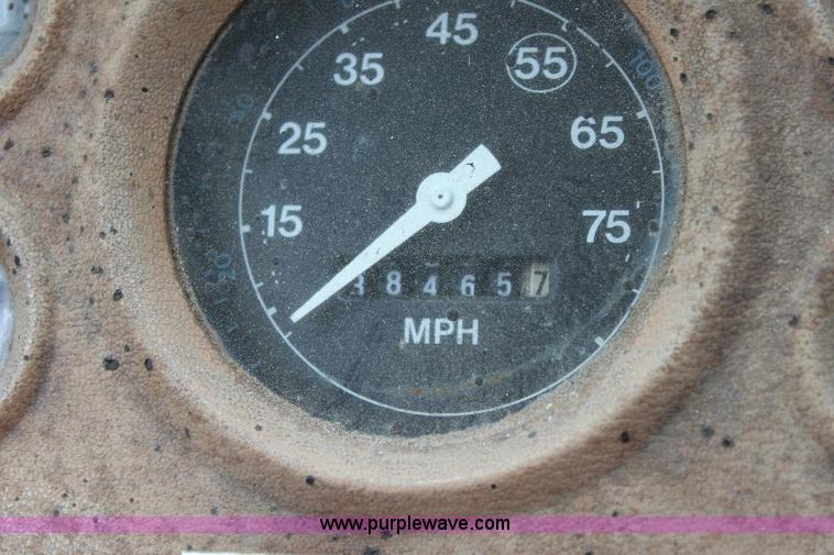 image for item 6839 1981 Ford LN8000 oil distributor truck