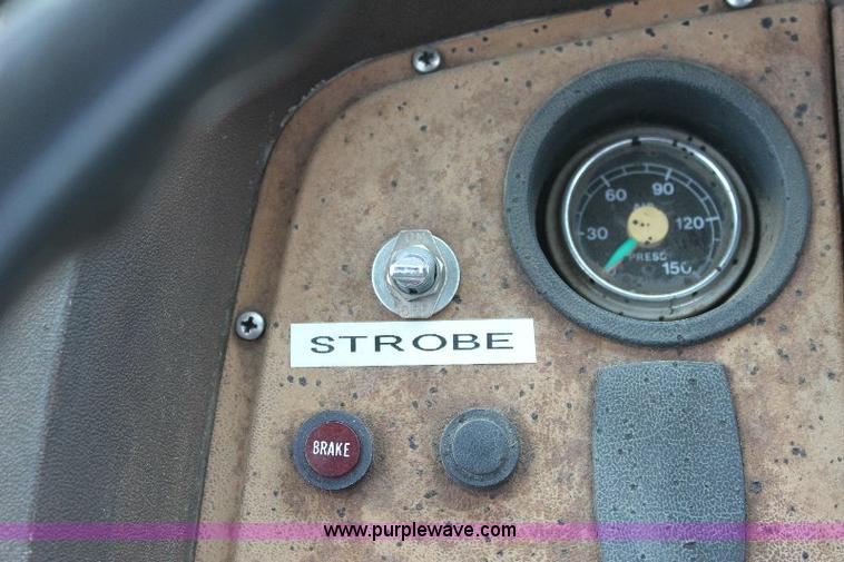 image for item 6839 1981 Ford LN8000 oil distributor truck