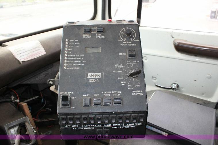 image for item 6839 1981 Ford LN8000 oil distributor truck