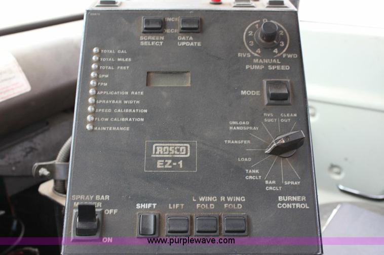 image for item 6839 1981 Ford LN8000 oil distributor truck