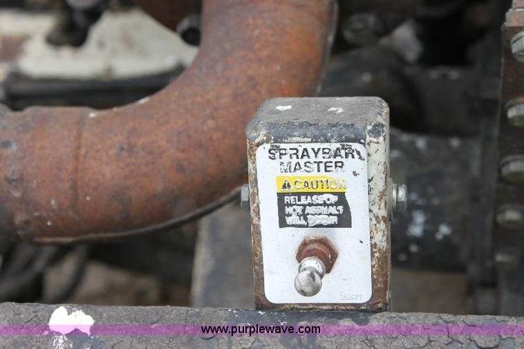 image for item 6839 1981 Ford LN8000 oil distributor truck