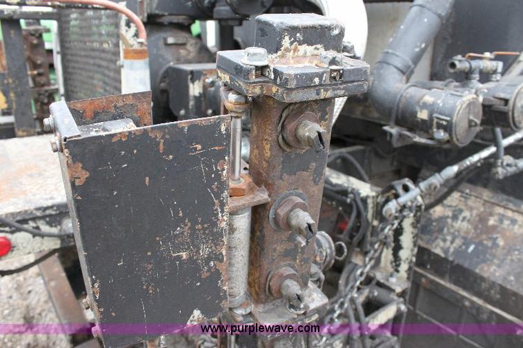 image for item 6839 1981 Ford LN8000 oil distributor truck