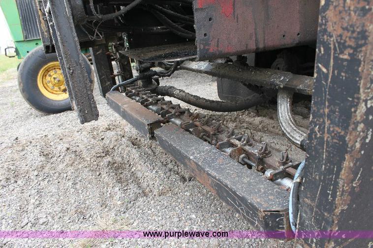 image for item 6839 1981 Ford LN8000 oil distributor truck