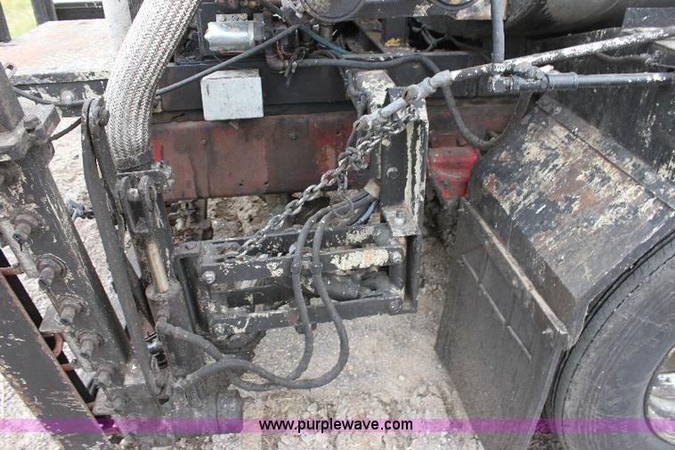 image for item 6839 1981 Ford LN8000 oil distributor truck