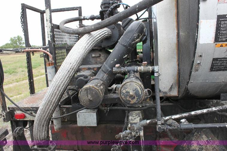 image for item 6839 1981 Ford LN8000 oil distributor truck