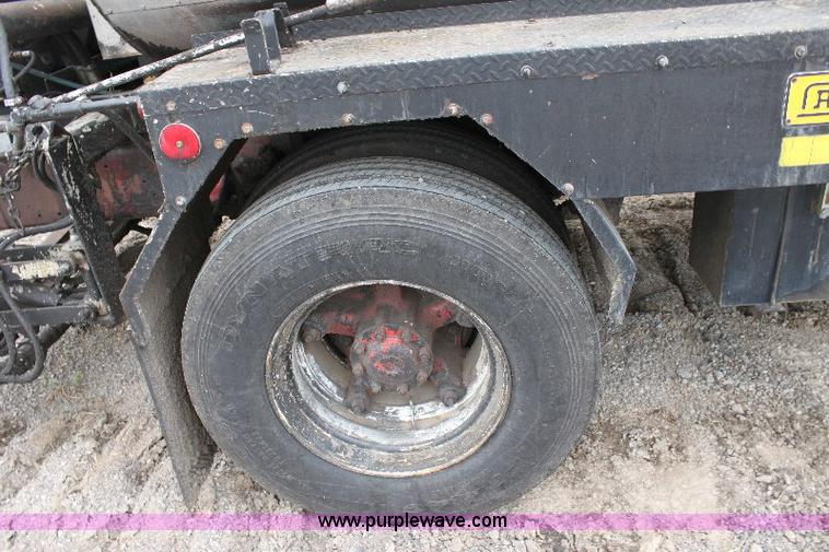 image for item 6839 1981 Ford LN8000 oil distributor truck