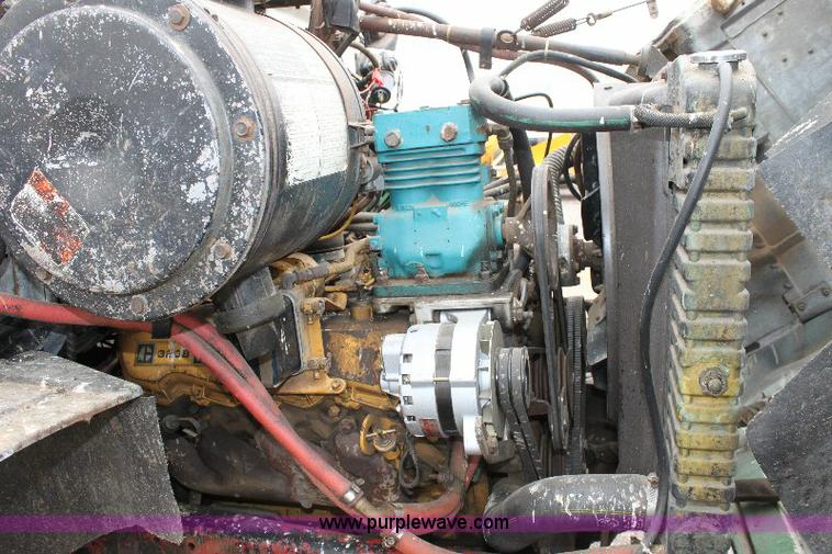 image for item 6839 1981 Ford LN8000 oil distributor truck