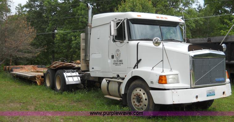 image for item 7872 1995 White GMC Aero WIA semi truck with triple axle trailer