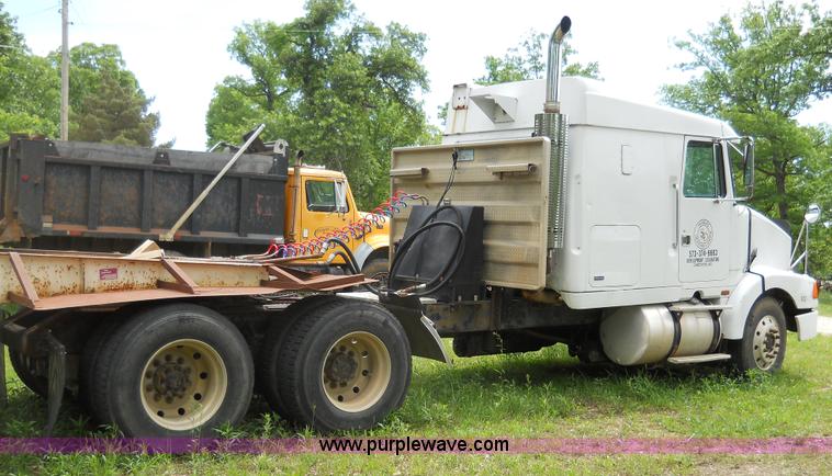 image for item 7872 1995 White GMC Aero WIA semi truck with triple axle trailer