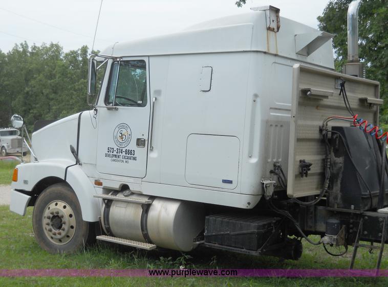 image for item 7872 1995 White GMC Aero WIA semi truck with triple axle trailer