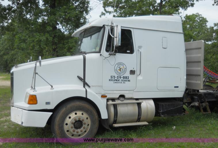 image for item 7872 1995 White GMC Aero WIA semi truck with triple axle trailer